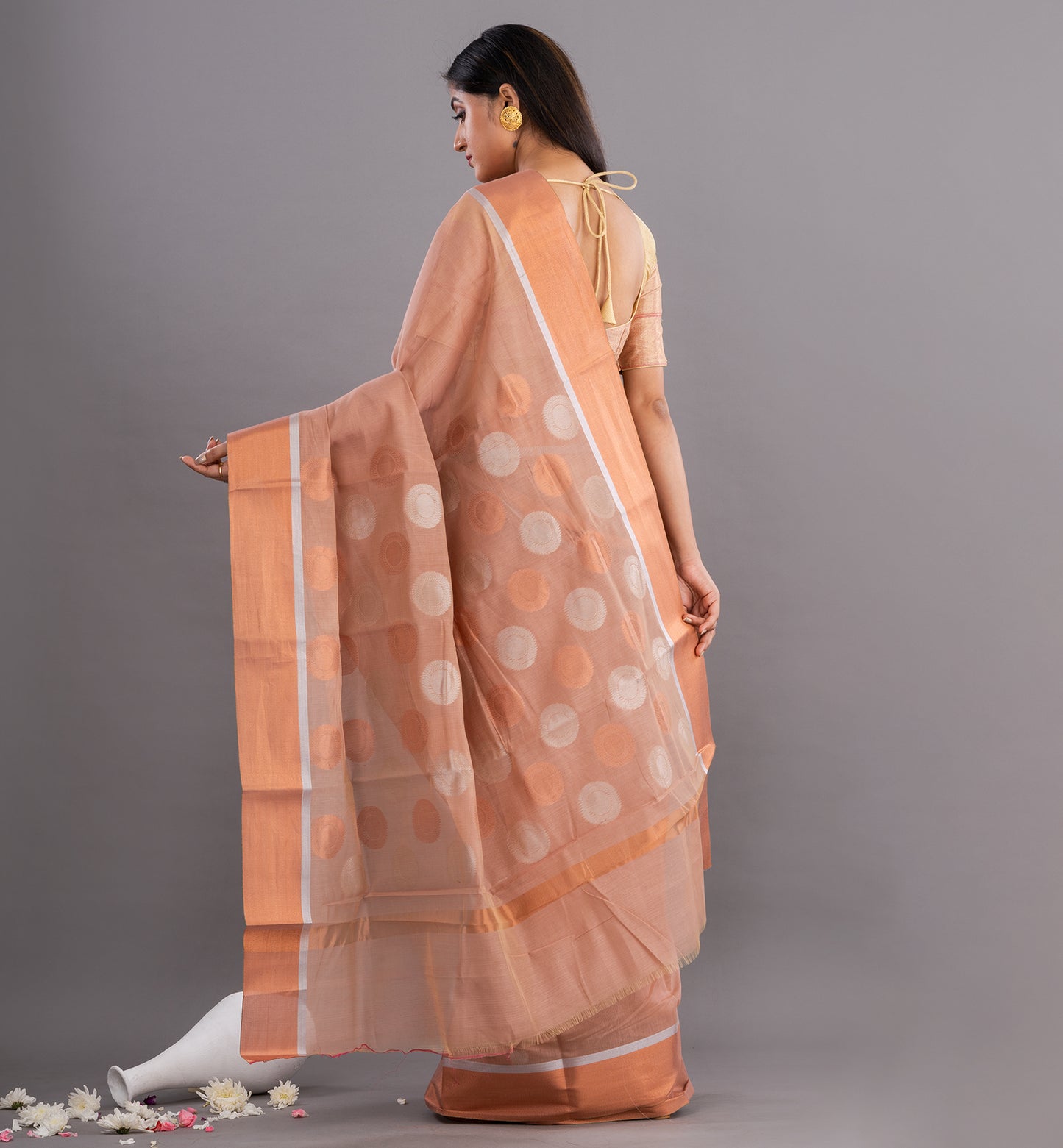 Exquisite Peach Cotton Silk Handloom Saree