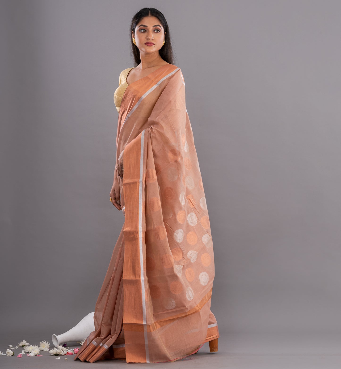 Exquisite Peach Cotton Silk Handloom Saree